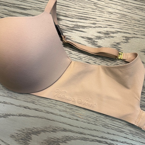 Victoria's Secret Nude Bra - Picture 3 of 5